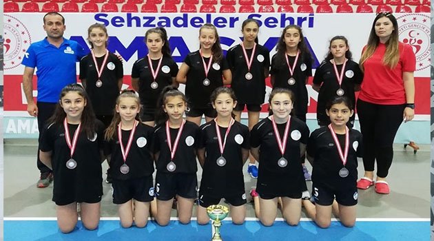 spor a s genclik ve spor kulubu kupalar ile dondu gundem kayseri ilk haber